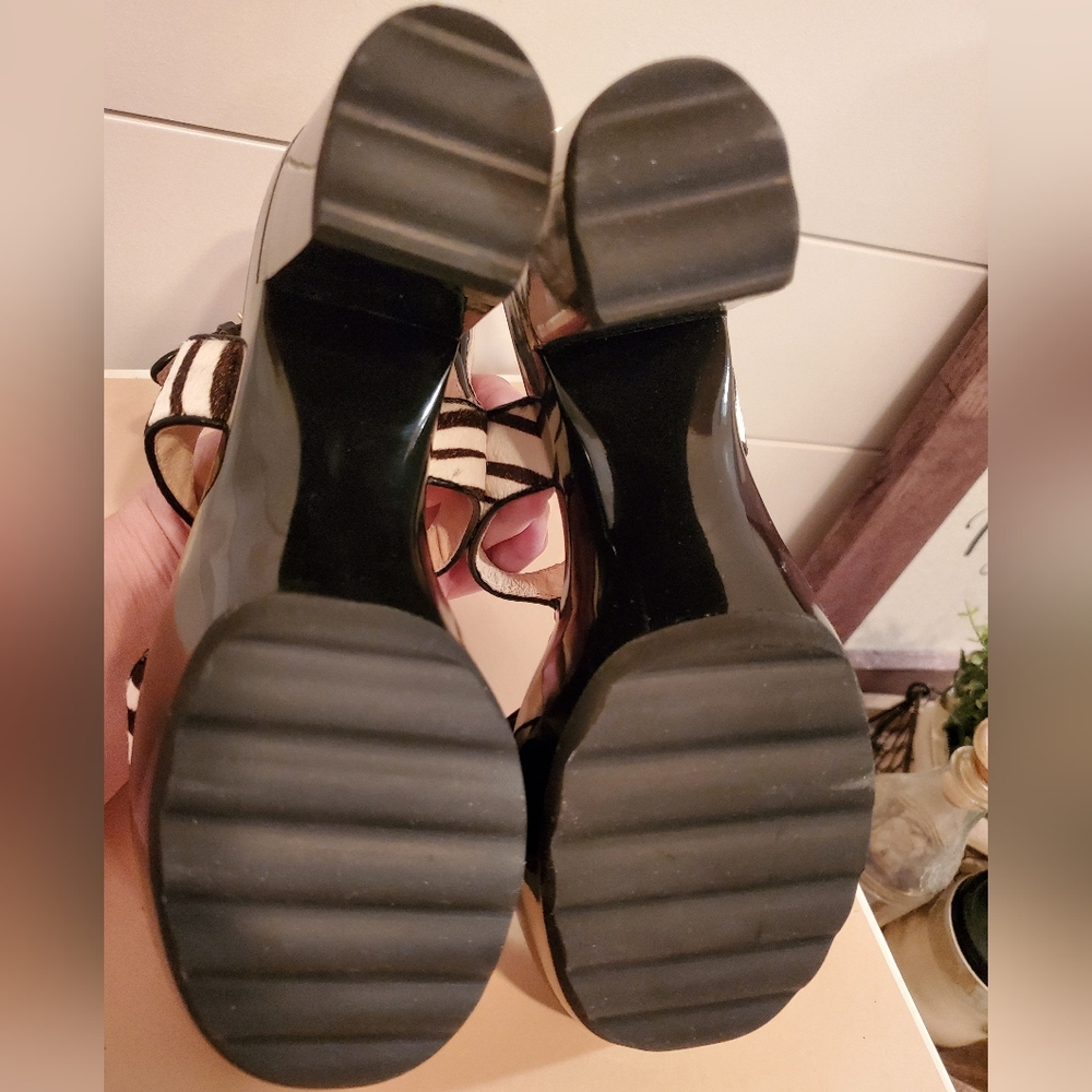 MICHAEL Micheal Kors Zebra Cary Sling Platform Sandal Size 8.5 - Picture 9 of 13